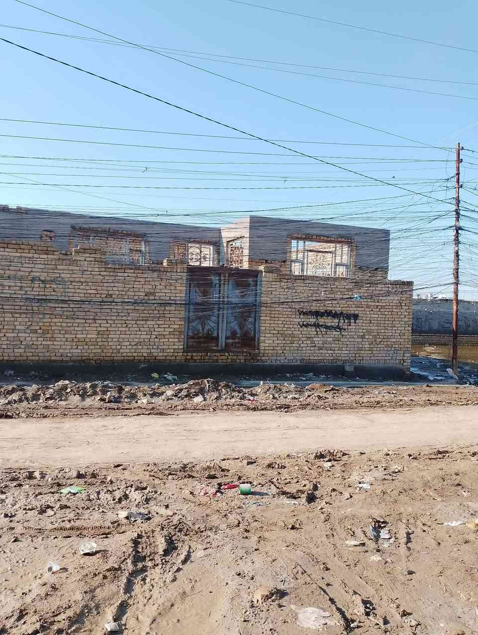 السلام عليكم بيتين للبيع مساحه 300 ركن ع شارعين شارع ابو احسان يم مولده سيد عباس اتصال ع رقم ***********
