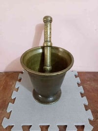 الأصلي هاون قديم جداً ارتفاع 18ونص سم واليده 30سم، للبيع ‏‪07778548663...