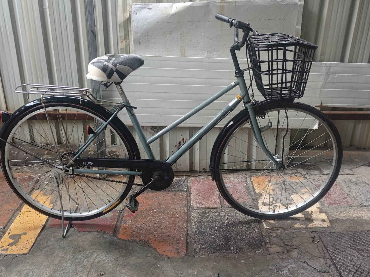 سلام عليكم بايسكل بناتي حجم 27
كامل مابي نقص 
سعر 85 بي مجال جدآ قليل حك الجية 
للتواصل ***********
مكاني البياع الرسالة الثانية
