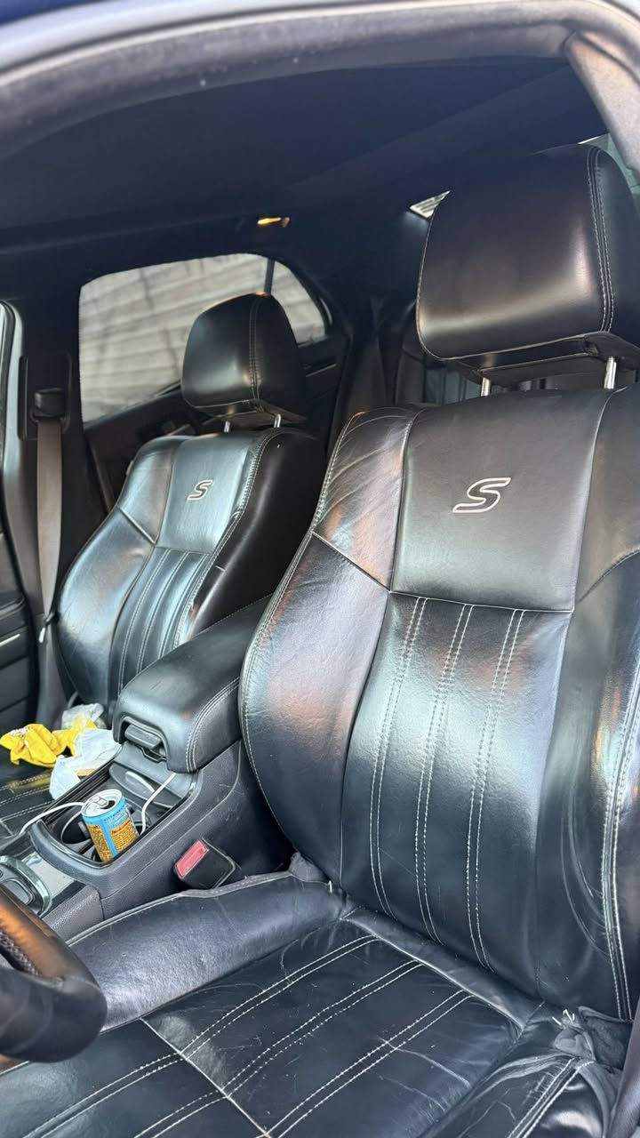 كرايسلر وارد كندي
‎2017 كفاله عامه ماعدا بارد بالجاملغ 
فئه ال s
بانوراما
ماشيه 112 mi
اللون نيلي 
سنويه 2029 تنتهي
تحويل او وكاله 
السعر 240 وبيها مجال


**إذا كنت صاحب هذا الإعلان وتريد حذفه لأي سبب، رجاءا أرسل رسالة إلى الدعم الفني**