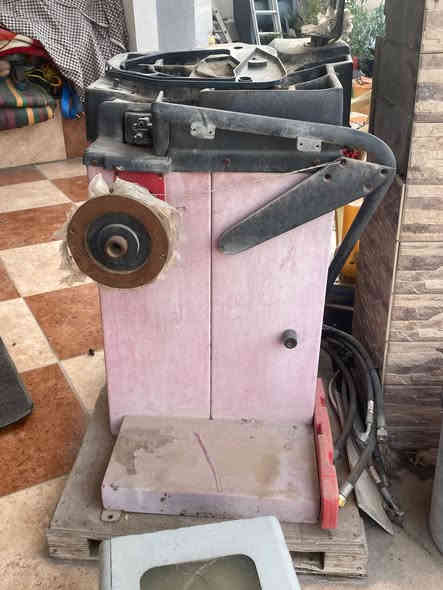 لە رەسمەکەیا جۆنەوە ئاوایە جیهازی بڵانسی تایە  
بۆ فرۆشتنەوە نرخی 4 وەرەقە و نیو و مەعامەلە هیجی لی نازانم 

0770 252 6067
