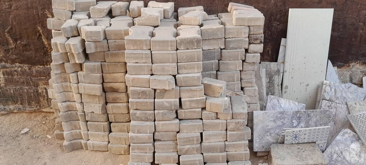 مقرنص مسعمل البيع الف وحده نضيف كوتوصيل داخل كربلاء تصال ع الرقم التالي ***********
