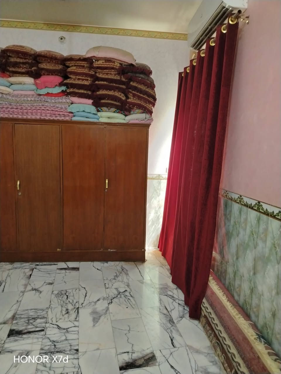 يالله
( البيت طابو صرف حر مداور ثاني يوم )

بيت للبيع طابو صرف حر مداور ثاني يوم بناء حديث المساحه 200 متر البناء طابوق صب كونكريت مسلح حي الجوادين بدايه السايدين الشارع الذي يؤدي إلى الديوانيه السياحي  اول فرع  مقابيل جامع المرحوم  سيدحنويت  ثاني بيت يحتوي على تبليط  ارصفه مقرنص   ومجاري وماء جديد خطين للاستفسار مع صاحب الدار *********** يوجد واتساب
 استقبال 7x4
صاله 4x7
مطبخ 4x5
غرف عدد2
غرفه 4x6
غرفه 4x6
تخاريج عدد 2 داخليه 2 وخارجيه 2
2x2

منور مكشوفه2x4
الصطح شتايكر
صبغ درجه اولى ستوكه الارضيه مرمر تركي الجدران سيراميك
