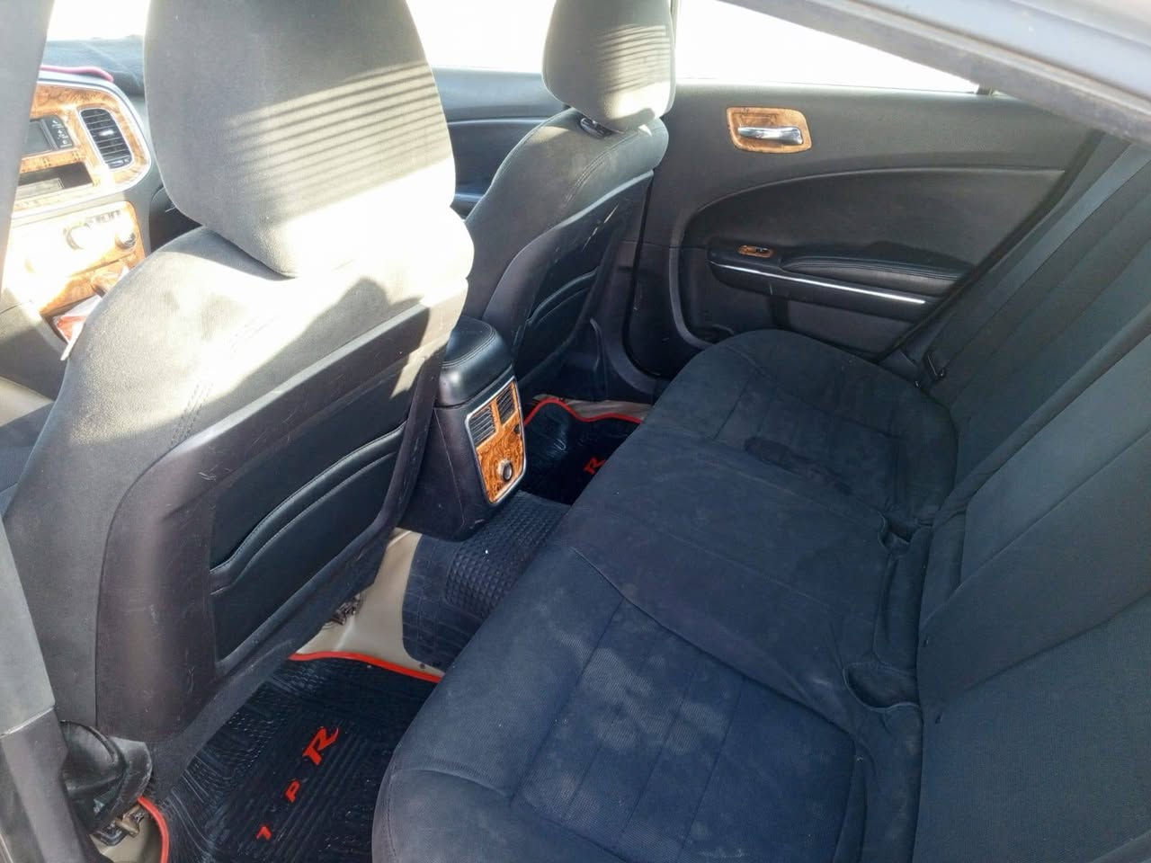 جارجر 2013 بدون ايرباك بدون حادث  ماعدا طخه بالايت الايمن كير مكينه حداديه 80 بالميه رقم صاحب السياره ***********
بمية وخمسة و اربعين وبيها مجال قليل
مكلف بالنشر
