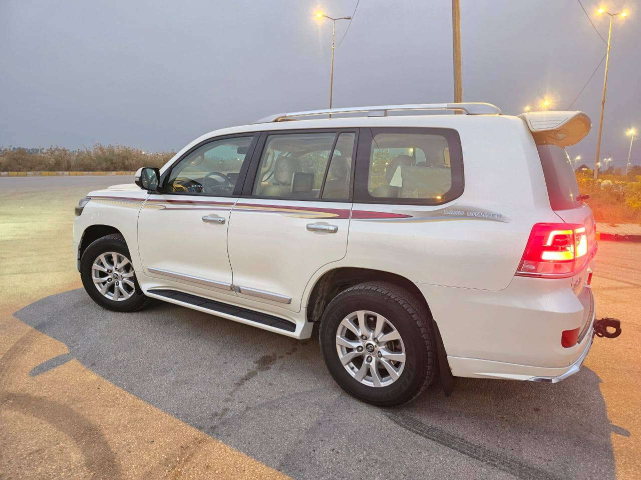 السلام عليكم اخوان لاندكروز موديل 2017 بريم اصل فول فول معروفه مواصفات لبريم شنو  رقم بغداد بسمي السياره جديده بمعنا الكلمه جاهزه من كلشي مكنيه كير حداديه تخم تاير كهربائيات تبريد تتفئه كوله جديد مابيها نقص برغي نظافتها 100% السياره بيها قطعتين صبغ بدون اي دواخل جاملغ وبنيد صبغ فقط السعر 448  ورقه قفل قفل قفا  الاستفسار*********** مكاني بابل
