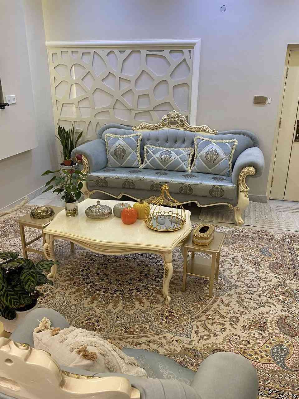 سلام عليكم تخم متكون من ١٧ قطعه مشتري من القند الي بالمنصور ب٧٠ ورقه وهسه اريده ٥مليون مكاني المنصور قرب مطعم حجي حسين وهذا رقمي ***********
