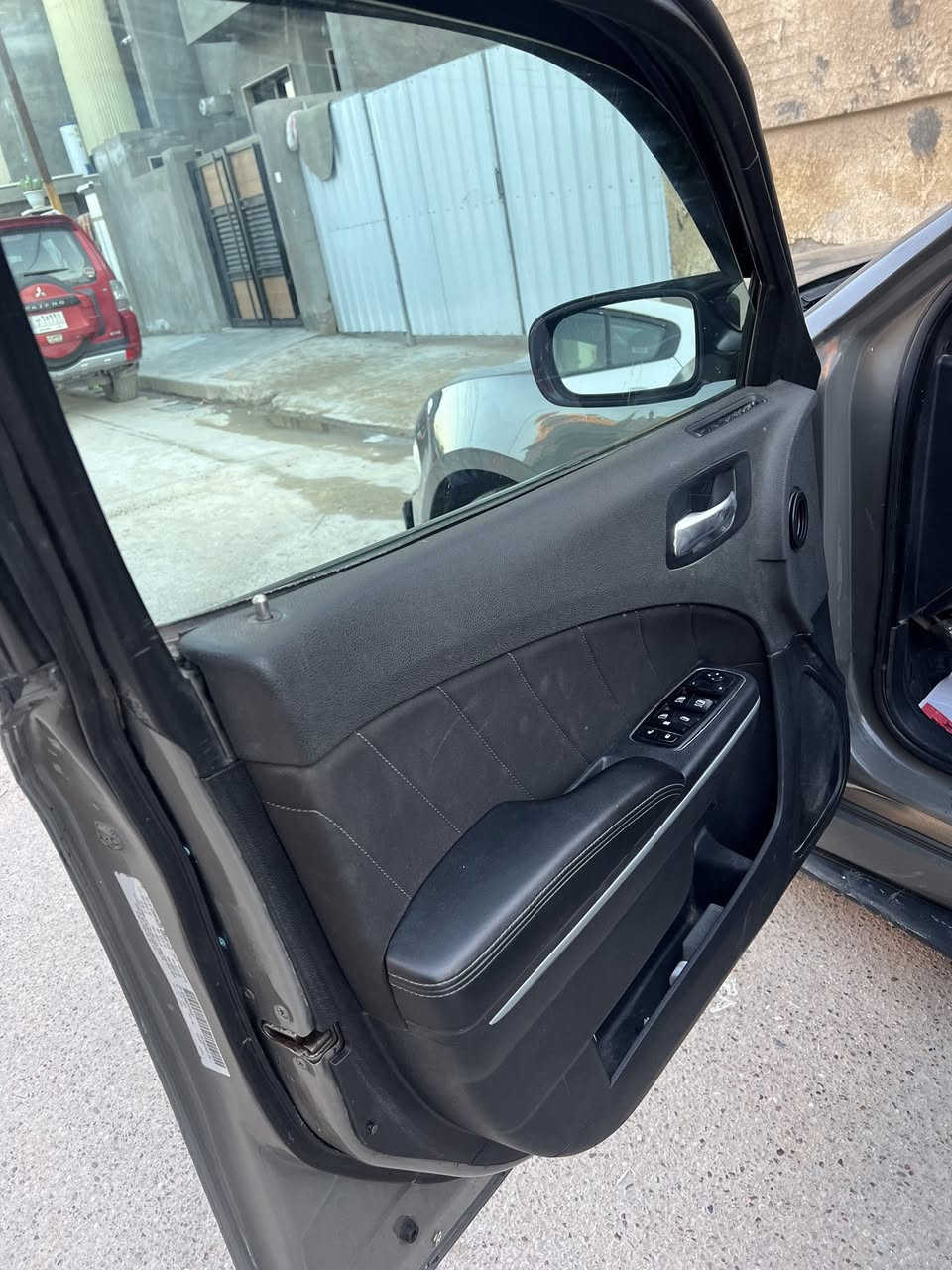 السلام عليكم للبيع جارجر 2015
رقم بغداد تحويل ثاني يوم  هزه وفحص جديده  السيارة ما بيه اي عطل 
رقم الهاتف ***********
السعر 153 
مواصفات
بصمه 
تو ويل 
6سلندر 3600
تحكمات ستيرن 
كير طيارة
كشنات حضن
تشغيل عن بعد 
كشنات كهربائي 
مري هيتر
مثبت سرعه 
تبريد وتدفئه 
شاشة وكامرة خلفية 
السيارة مصبوغه عام تغير لون
