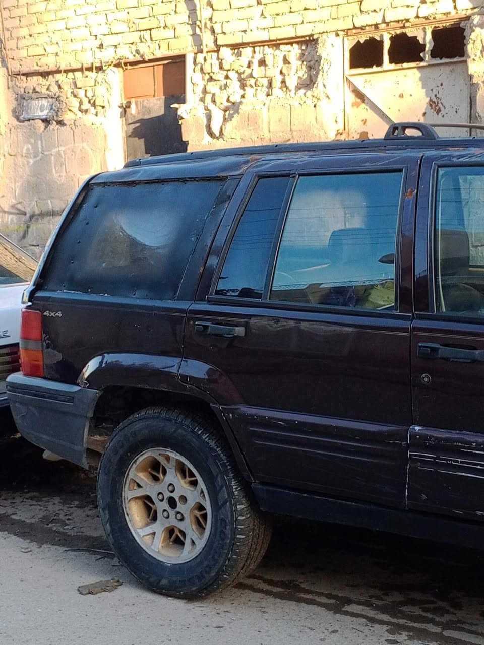 (((بلاش 28 بس )))
السلام عليكم جيب شيروكي لمتدد موديل 1998
سيارة خير من الله صدر جديد 
تخم تاير 
كهربائيات كلها شغالة لايت عالي ناصي هورن اشاير ماسحات كله شغال تحكمات ستيرن شغال كشن كهربائي شغال مكينة وكير بطة vvt 3000 ستة سلندر تشك الكاع مكفولة 
رقم بغداد تحويل مباشر مصفرة غرامات السيارة ربع ماعايز أنكر سويج واطلع محافظات
السعر : 28 وبيها مجال
العنوان : بغداد الشعب 
الرقم : ***********
