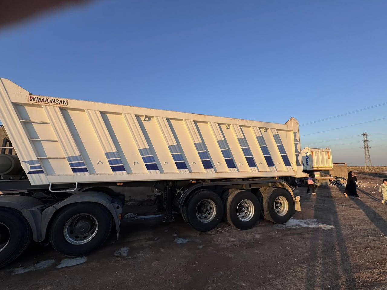 السلام عليكم عربانه ماك نيسان 2024 ذرعه 29بلادي وي تعلاوه 32 مكفوله تخم تاير 
0772 813 0516
