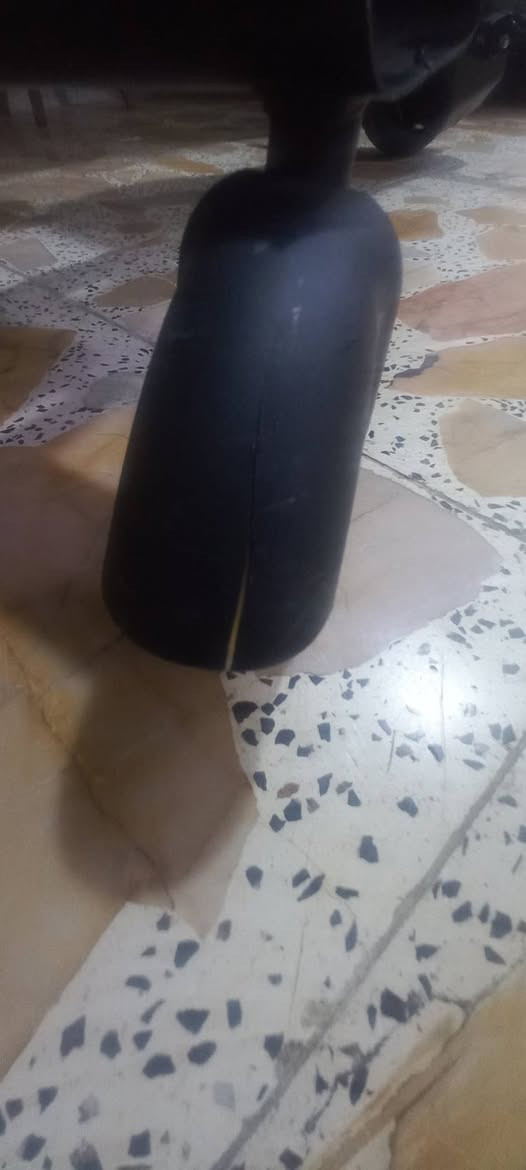 السلام عليكم 
سكوتر درفت للبيع 
المواصفات 
ثلاث سرعات 
بلوتوث يربط ع الموبايل 
دبلات تحت الكُشن 
نشرة مع التشغيل 
هورن
شاشة صغيرة 
سويج تشغيل 
يتكبر ويصغر 
يتحمل وزن لحد ٥٠ كيلو 
السعر ٢٠٠ الف مكان كربلاء 
الاتصال  ع ***********

