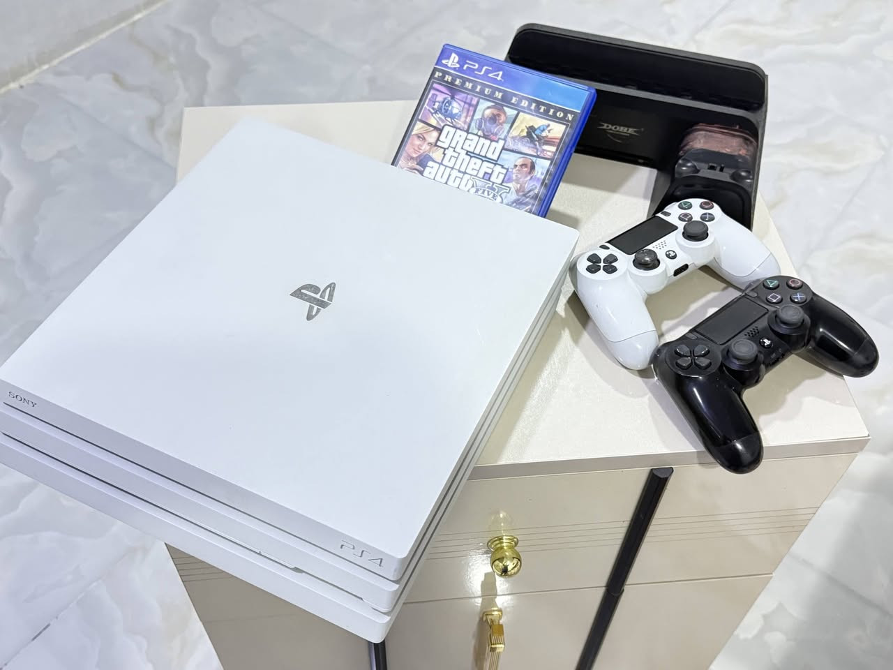 بليستيشن برو اونلاين
غير مهكر مع كامل ملحقاته و قرص GTA و استناد الجهاز نظيف بنسبة 90‎%‎
الذاكرة 1 تيرة بايت 
محدث اخر تحديث
السعر ٣٥٠ ألف مع مجال بسيط 
للاستفسار 
*********** 
‏‪***********‬‏
