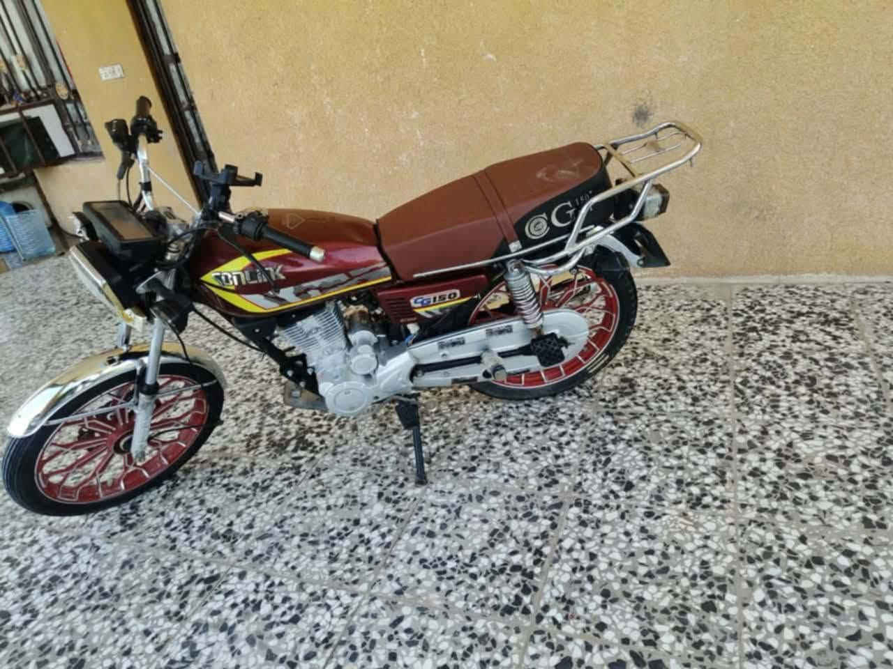 🏍️ للبيع – دراجة سولنك موديل 2024
✅ كفالة عامة
✅ محرك 200 سي سي
✅ تشغيل عن بُعد (ريموت)
✅ 5 كير
✅ أوراق كاملة وأصولية
✅ جميع أغراضها وكالة، بدون أي تبديل أو تلاعب

💰 السعر: 725 ألف دينار
📌 يوجد مجال بسيط للتفاوض

📍 الموقع: بغداد – المحمودية – اللطيفية

📞 للتواصل:
***********
متوفر اتصال، واتساب، أو مراسلة على الخاص.
