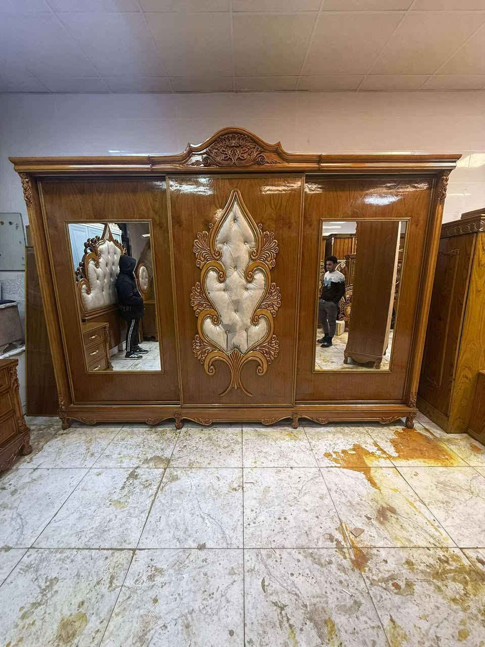 جمال غرفه مايتفوت دقه بالفصال مو طبيعيه 
لعشاق كعب الغزال هاي غرفه تحفه✨💥
الحجز الأولوية بمراسلة 🔴 
غرفه صاج داخل خارج سلايت 
شد نقل داخل بغداد مجاني 
نضافه ٩٠٪
وياه دوشك شازون طابوريه هديه 
جعب غزال 
غرفه زان ماركه
‏‪+964 777 483 6138‬‏
