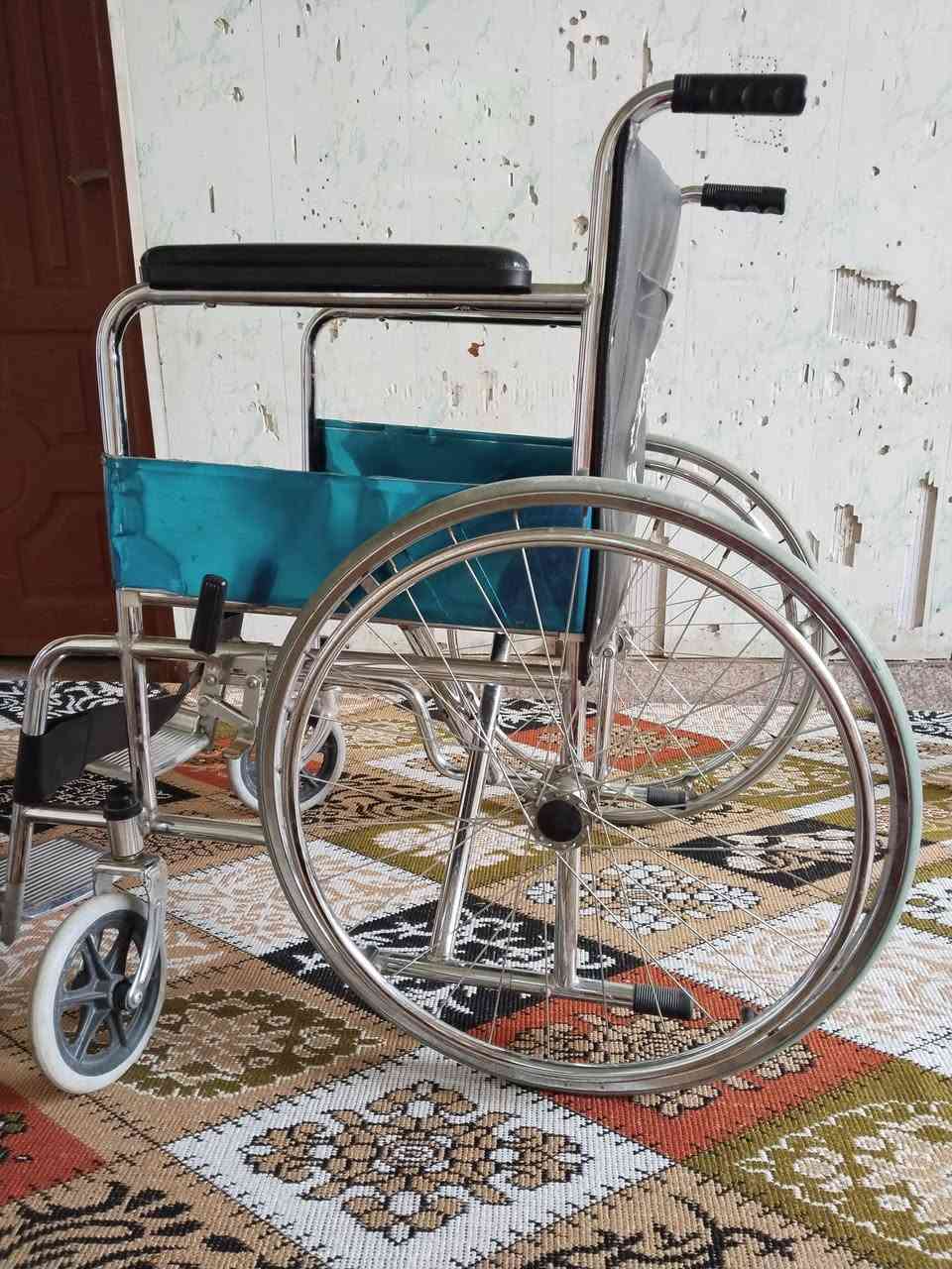 عربانة نظيفة جدا استعمال قليل
السعر ٦٠ الف وبيها مجال
عنوان النجف حي النصر 
***********
