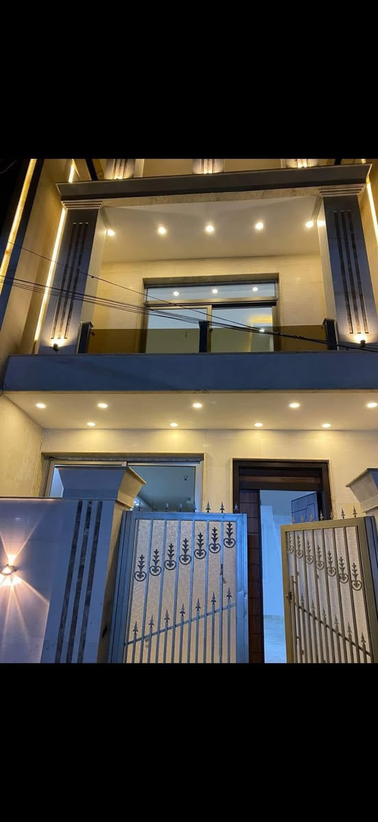 للبيع للبيع
مساحة ٩٤ متر 

واجها ٥.٧٥

نزال ١٦ونص 

البيت فول الفول 
عرض شارع ٦ ثالث فرع عن شارع الرئيسي

واجها مرمر 

ارضيه مرمر 

يحتوي على صاله كبيره ومطبخ 

وثلاث غرف نوم وثلاث حمامات مع منور فول مودرن

عنوان البيت حي سومر قريب الفلكه الاولى 

عنوان المكتب حي سومر شارع المدارس مقابيل مدرسه سما سومر الاهليه 

***********
