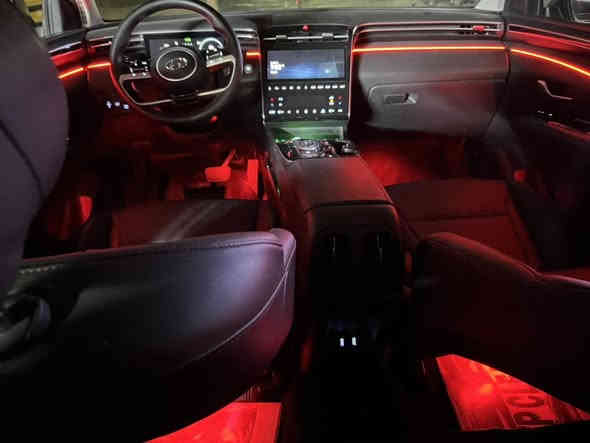 سلام عليكم .. بعد اذن الادمن 
سستم انارة محيطية الوان متغيرة وتفاعليه انتبهلي تفاعلي 
ويا الصوت 
بدون زلغ واير او جطل 
يجي دشبول يمين الستيرن ويسار الستيرن 
وحوض الاقدام الامامي والخلفي 
والابواب كل باب لد بالاضافة لليدة والكوب 
بدون تسليك وايرات كل باب اله كارت خاص بي 
ويتصلن في بعضهن wireless بي قرابة ال 60 مود 
كذلك بي مودات تفاعليه ويا الصوت والاغاني 
شغل احترافي بدون اي ضرر بالسيارة لا من كهرباء ولا من خدش بالدشبول او البطانه وعلى الضمان 

والعمل تريد تجي انت ونشتغل سيارتك 
تريد اني اجيك واشتغلك موقعي باب بيتك او 
مكان عملك وهاي نماذج شغل التوسان 
وبخدمتكم 
***********
