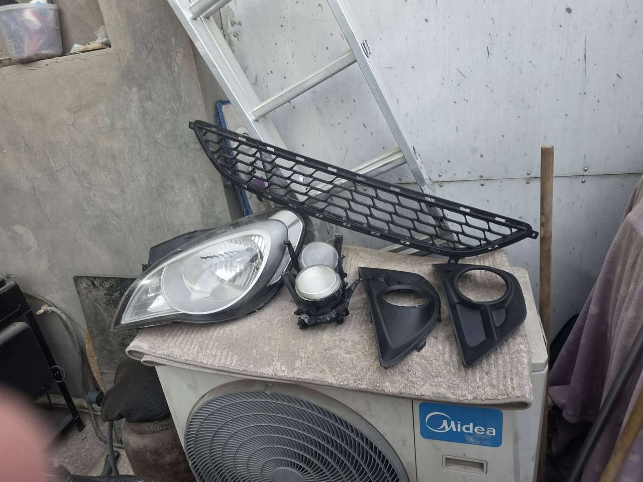 السلام عليكم للبيع السعر ١٥٠الف وبيهة مجال بسيط مازدة وحدة بلوجكترات عدد٢مع الكفرات والمشبك دعامية أمامية الأسفل مع بطاين جاملغات الامامية عدد٢نضاف كلش بلاديات للإستفسار الاتصال ***********بغداد حي التراث تقاطع الدرويش
