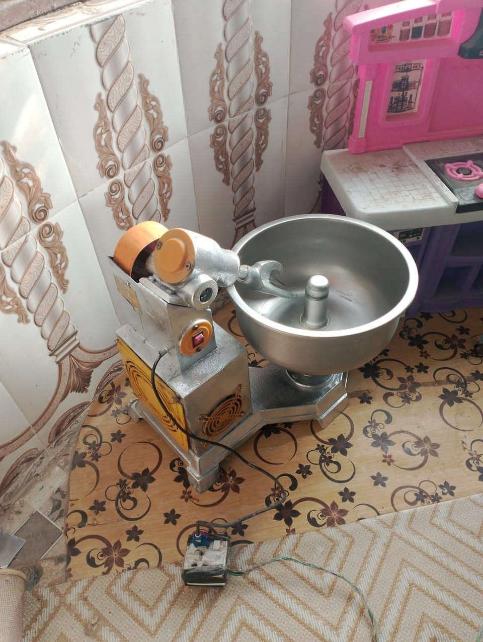 عجانه ايراني 12 كيلو ب150 ألف 
شغاله وجاهزه وما داخله تصليح// البصرة وتساب
***********
