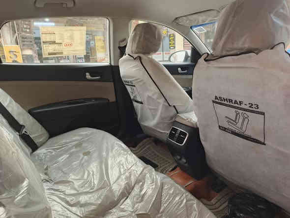 الهم صلي على محمد وآل محمد 
السلام عليكم ورحمة الله وبركاته 
كيا اوبتيما خليجي موديل 2020
رقم بغداد بأسمي 
السيارة مكفولة كفاله عامه
من البارد والتكحيل والكارت وغيره
محرك 2400 
نص فول 
ثلاث وضعيات قيادة 
كامرة خلفية
حساسات 360 درجة 
تبريد قطعتين 
مانع انزلاق 
جامة السائق اوتو 
سبير ما نازل مال الشركة
السيارة جديدة و احله من الصور
مكاني المثنى 
السعر 215 وبيها مجال
للتواصل متوفر ماسنجر + رقم الهاتف 
‏‪***********‬‏
