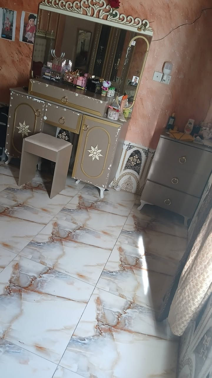 ام السلام عليكم غرفت نوم تركي الكنتور ٦ ابواب كله جام مابيها لا كسر ولا خدش حيل نضيفه العام اخذتها ب ١٣ ورقه الله شهد وذني البل صور بل كنتور ذني مصاطر يتشلعن ويلزكن كلهن موجودات سهرها ٦٥٠الف وين ماتريد نوصلها التصال عل رقم ***********
