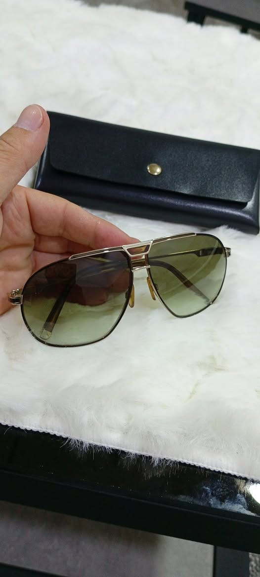 *** قطعة راقية جدا جدا ***
نظارة ماركة دسكيرد2 ايطالي اصلي

قياس: 62 وسط

عدسات : بوليكاربون 

فلتر: uv400 لحماية العين من أشعة فوق البنفسجية

قطعة نضيفة جدا

للاستفسار : واتس اب ***********

