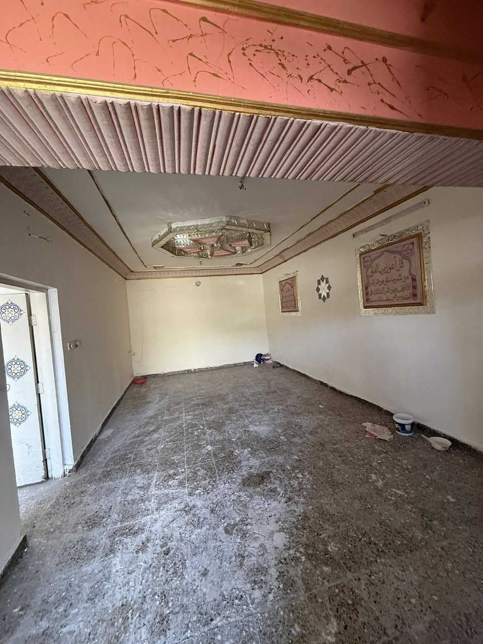 السلام عليكم بيت الايجار غرفه نوم. واستبقال ومطبخ يجار 350 ابو دشير شارع الضغط مقابل اسواق بيت جدو ***********
