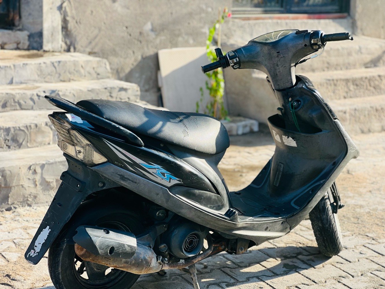 السلام عليكم ورحمة الله وبركاتة 
دراجة ماكس عدلة للبيع باله برغي مامار عليها بلك مابدل نضيفه وحلوه تجي وتفحص كلشي شغال حالين غسلتها وكفن الإشاير شغلت كهربائية بسيطه قفلها لأتعبني ولااتعبك 850الف وبيها مجال للطيبين اهلا وسهلا بجميع 