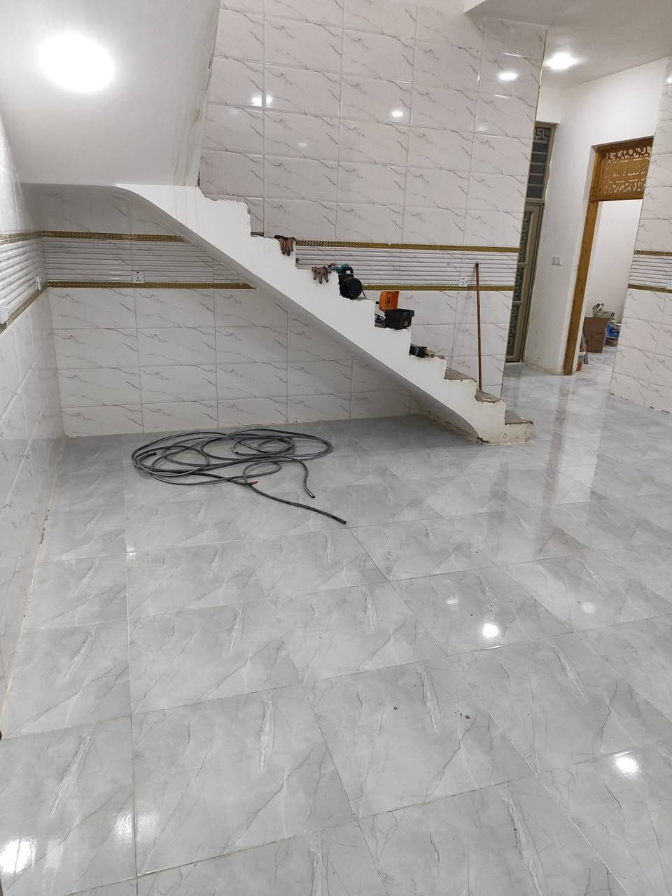 ///  رمضان كريم ///
بيت زراعي للبيع 
المساحة/ ١٢٠متر   (١٠متر×١٢ متر)
التفاصيل البيت/ طابق ونص
..غرفتين نوم و استقبال ومطبخ وصحيات وصالة
الخدمات كاملة
البيت بناء ٢٠٢٦
العنوان /الزعفرانية .نهاية الاربع شوارع. كرارة . شارع سكلة الركابي ..
السعر// ١١٠مليون قابل للتفاوض
للاستفسار مراسلتنا على الماسنجر الخاص
للاستفسار مراجعة مكتب دلالية المصطفى للعقار الزعفرانية الاربع شوارع خلف ماركت اللؤلؤة مجاور أسواق القبس اوالاتصال او مراسلة واتس اب ***********او***********
