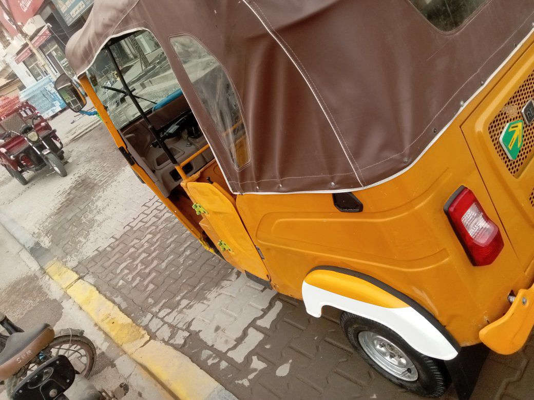 موديل21رقم وسنويه انكليزي مكينه مجفته مره وحده تكتك جاهزه بيها ضربه بلغد اليسره وراجع بارد تكتك كبل لشارع سعرها6900وبيها مجال مكاني بغداد ابو اغريب بلحصوه 
***********واتساب
***********اتصال
