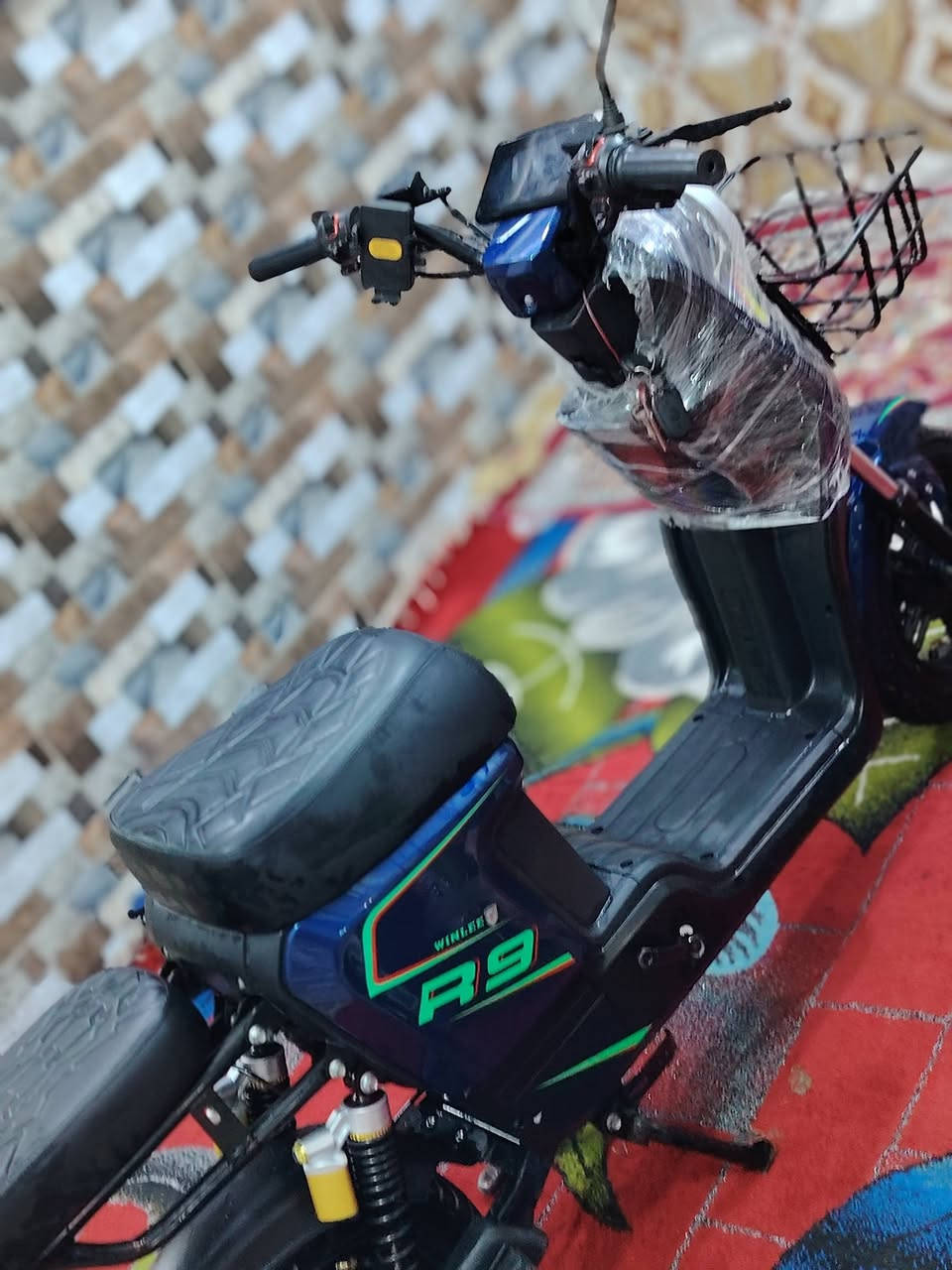 سلام عليكم عدي  دراجه شحن لبيع بطرياته 5 نوع لدراجه   ار تسعه  دراجه   جديده عنوان بغداد بل مدينه مال صدر لسعر 350 وبيه مجال رقم لهاتف ***********
