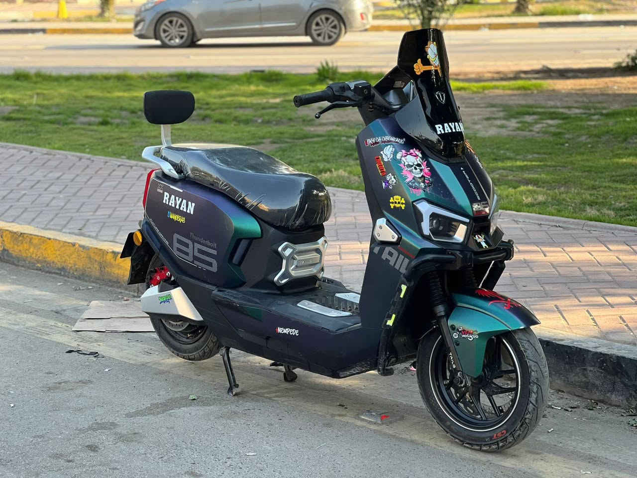 سلام عليكم شباب دراجه البيع استخدام 10 يوم فقط وصل الشراء موجود ابسمي 📢 الصاعقة ⚡ وحش من وحوش الشارع 
✨ إصدار جديد موديل 2026 – بشكل أجرأ وأقوى من أي وقت مضى!

🔰 المواصفات الفنية: 🔸 محرك عملاق حقيقي 2000 واط
🔸 6 بطاريات كبار كرافين كاربون جل مسطرة أصلية (35 أمبير / 72 فولت)
🔸 ميزة تحكّم بالسرعات 1 / 2 / 3 /4لتتناسب مع كل أسلوب قيادة
🔸 شاشة كبيرة (آيباد) لعرض السرعة والمعلومات
🔸 كشافات أمامية LED دائرية بإضاءة فائقة
🔸 ميزة TTFR – RECHARGE SYSTEM عند استخدام البريك (نظام ذكي لتوفير الطاقة)
🔸 قفل سرعة لتثبيت القيادة
🔸 بريك هايدروليك ديسك أمامي وخلفي
🔸 إمكانية الرجوع للخلف
🔸 هورن + منفذ شحن للموبايل + جيب للهاتف
🔸 أضواء LED أمامية وخلفية + رماش عالي + إشارة رباعية
🔸 سرعة حقيقية تصل إلى 75 كم/س
🔸 مسافة مقطوعة أكثر من 80 كم (حسب الوزن وطريقة الاستخدام)
🔸 مقعد جلد مريح + صندوق تخزين تحت الكشن
🔸 دبلات أمامية هايدروليك + خلفية غاز لقيادة ناعمة
🔸 نظام تشغيل متطور: بصمة (عدد 2) + تشغيل عن بعد + جهاز إنذار ضد السرقة
🔸 شكل جريء ومميز – إصدار 2026
ألعنؤإن بغدآد ألإعضمية 
📞 ***********
