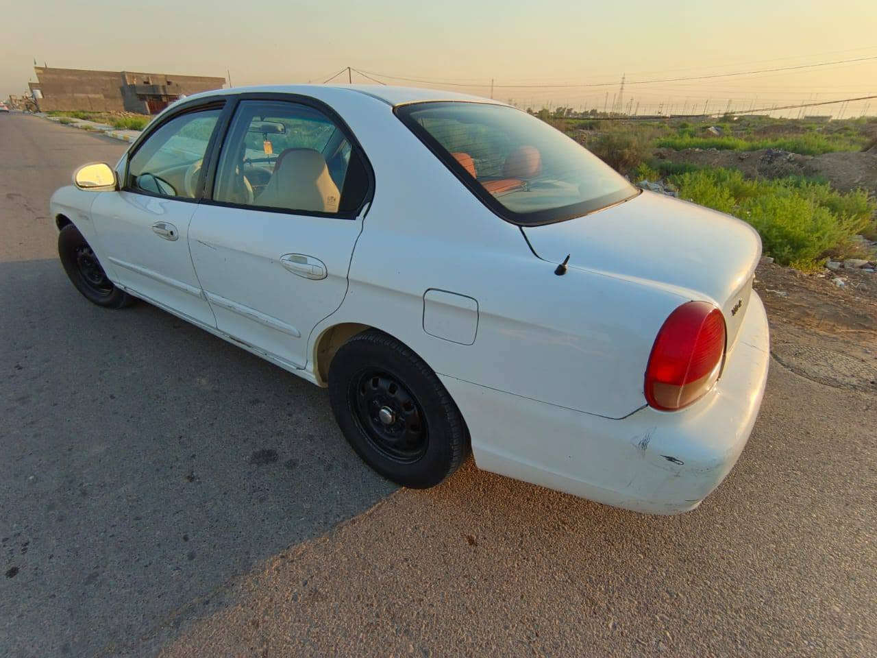 السلام عليكم البيع سوناتا 2001 كير اوتوماتيك جديد مكينه 2000 حاويه ماء أخضر جديده حداديه 100% تايرات جدد أمامي داخل مدوشمه جديده رقم انكليزي تحويل مباشر كلشي شغال بيها بس تبريد نقص وارد أمريكي بلاد بنزين 
بيها ضربه جهة يمين السايق جاملغ ومبدل فقط باقي الكشر بلاد سنتر لوك شغال اربع جام شغال ترايك وين ميعجبك 
مكاني واسط السعر 45 عليها غرامه 5اوراق ينزلن من سعر 40 قفل ***********
