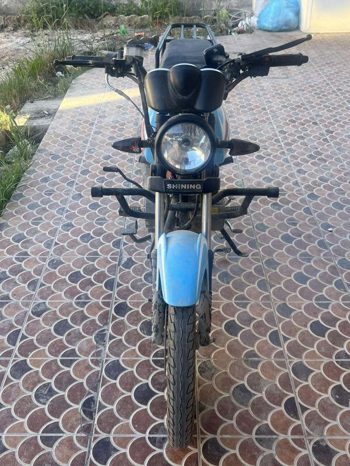 السلام عليكم 
دراجه شاينك 2025
الدراجه جديده صارلي شهرين تقريبا طلعتها من الوكيل و تراكها 
الدراجه جديده 
مكاني ثوره 
***********
