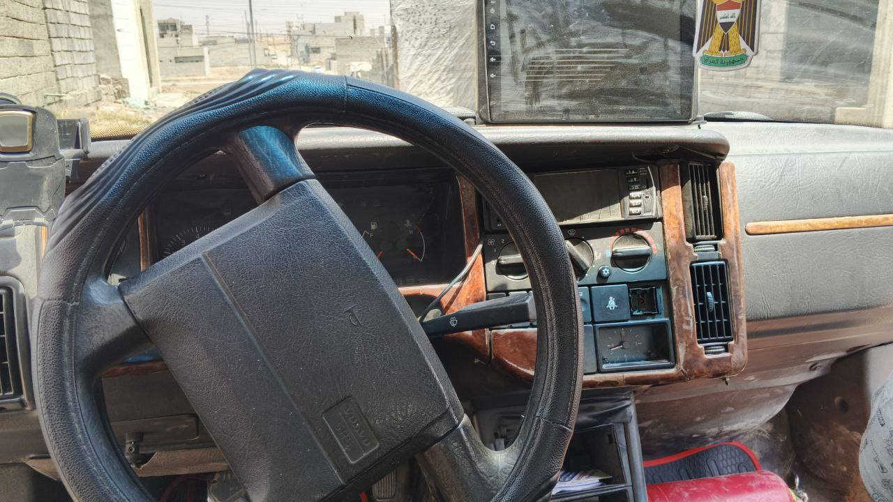 السلام عليكم ڤالڤو للبيع مراوس 
تبريد شرط +تدفئه

كشنات جلد 

شاشه كامره محرك كير شرط باتري جديد 

زوج تايرات كدام سنويه لي نهايه 2027 

كابون بانزين شرط التحويل طخم جديد 

سعر 27 ***********
