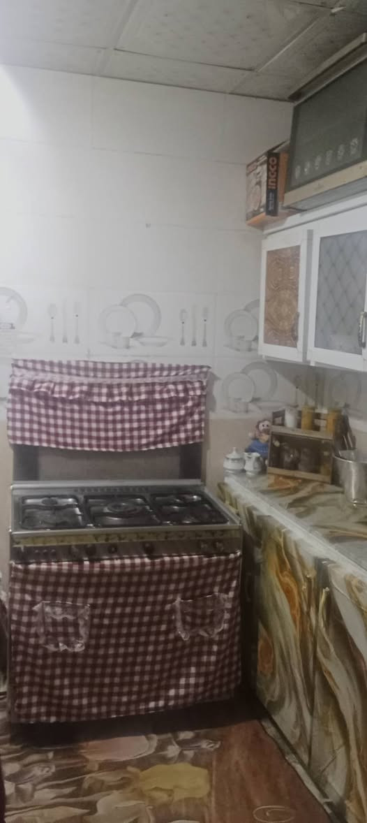 ‎بيت تجاوزبصره قبله حي لجامعة كله سندويج مجاري نرجىس غرفتين وصاله وصحيات كله سراميك $17$***********‎ البصرة, العراق
