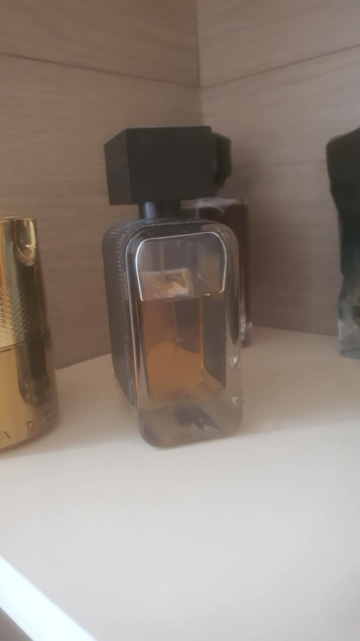 عشر عطور للبيع 
السلام عليكم جميع العطور اصلي البيع كامل يعني كلهن والسعر ٣٠٠ الف قفل لكل العطور مابيع واحد كلهن سوه والي يعرف بلعطور حيعرف شكد سعرهن 

مكان اربيل 

*********** 

كلهن مستخدم وخاللكم الكميه
