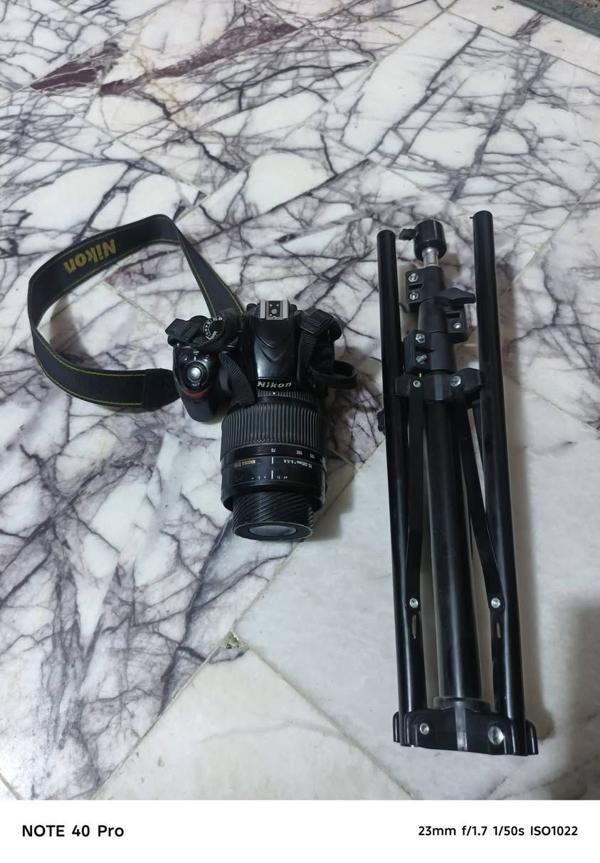 كاملة نيكون D3200 مع ستان
‏ نقصها عدسة بس ابيع على وضعها 
‏سعرهن ثنينهن ٧٥ الف قفل 
‏***********
مكاني عبيدي
