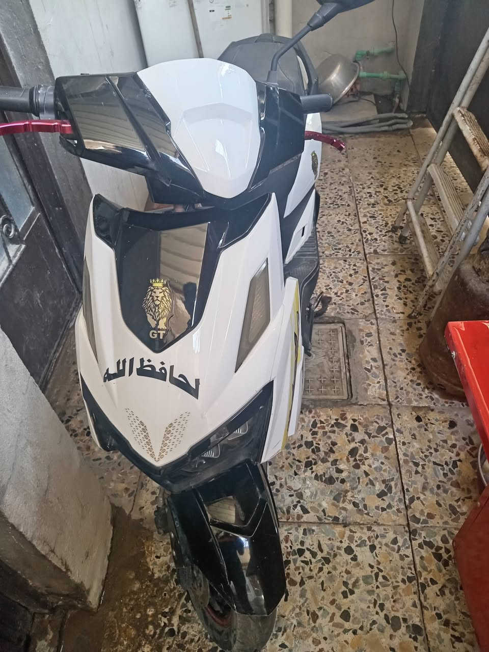سلام عليكم دراجه شحن كلشي مابيها شغاله بس نقصها تاير خلفي مشكوك وتفقد شحن شي بسيط 6 بطاريات سرعه 70 مكاني الخطيب الزراعي السعر واتساب *********** او خاص
