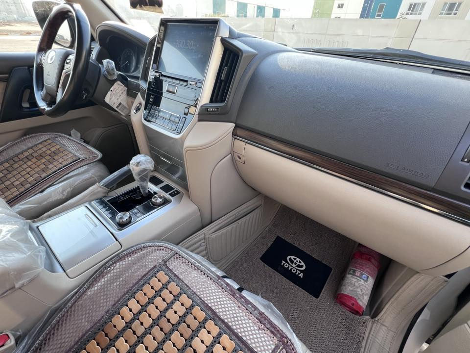 السلام عليكم

للبيع لاندكروز موديل 2019 بريم اصل  مكفول كفاله عامه  من صبغ وتبديل بس بارد بالصدوق الي مأشر عليه السياره جديدة بمعنى كلمة اللون ابيض صدفي رقم بغداد بسمي 

محرك 4000

V6

فول موصفات 1/1

بصمه تشغيل 

5 بصمه أبواب لمس 

تشغيل عن بعد 

فتحه سلايت

كشنات ثنين كهرباء 

كشنات جلد 

8ايرباك 

زراكات 

مري شفط 

DVD

مطفايه حريق 

جنطه شفط 

عداد لكزز 

ثلاث قطع تبريد 

حساس امامي 

حساس خلفي  

وباقي موصفات البريم معروفه 

ماشيه 108 ألف حقيقي 

سعر السياره 53000 يعني 5شدات 30  ورقه 

مكان سيارة بغداد
الاستفسار اتصل على الرقم

***********
