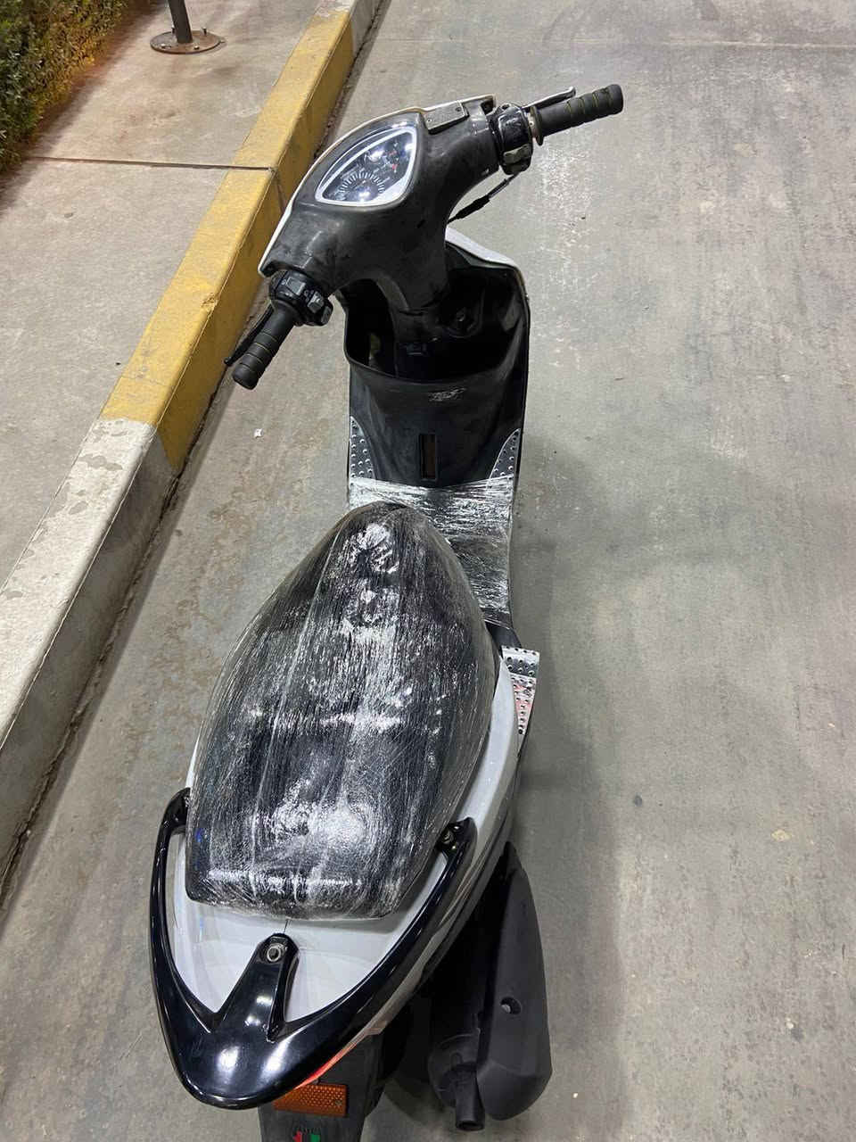 السلام عليكم دراجه ماكس عدله للبيع مكينه بلاديه 49 شلعه ومعدل خير من الله سلف وهندر  كهربايات كلهه كامله اي نقص مابيهه السعر 550وبيهه مجال المكان بغداد الشعب وهاذه رقمي ***********
