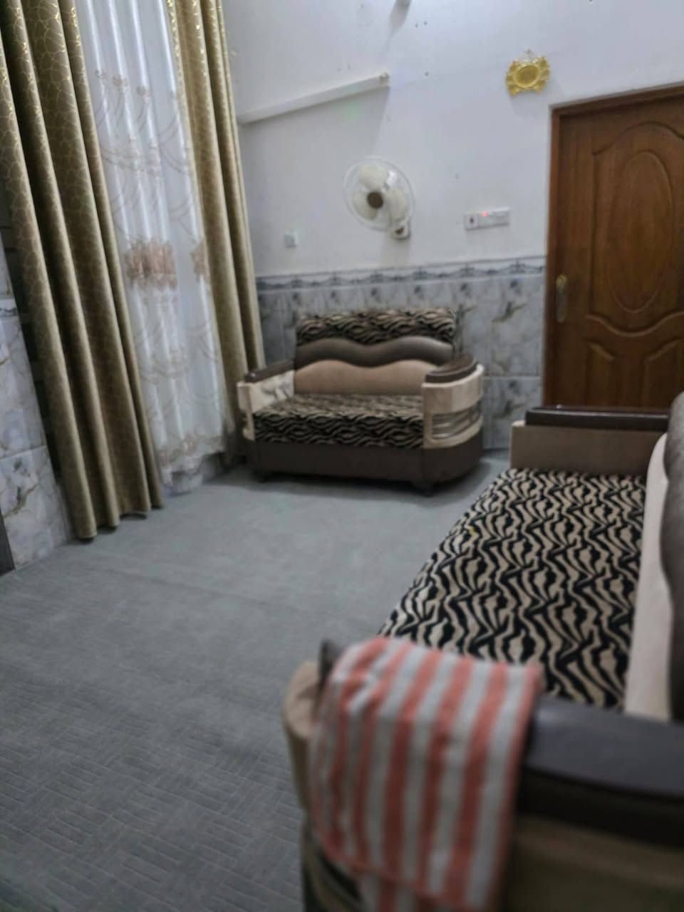 بيت 100للايجار حي نداء قرب مدرست الفرقان الاهليه 
طابق واحد ماثث كامل درجة اولى للاستفسار ***********
