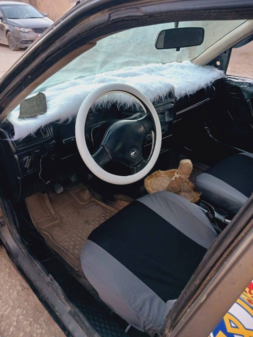 سلام عليكم 
أوبل فكترا موديل ٩١
(محرك ١٨٠٠ المرغوب)  (سنويه لل٢٩)
(تحويل مباشر)... (مكينه وكير شرط).. (صدر أمامي ٨٠٪) (تخم تاير) صبغ جماليه فقط..
(ترايك وين ميعجبك ) السياره مرتبه .. رقم بابل
(السعر ٢٣$ )وبيها مجال بسيط للشراي 
المكان // ناصريه ، سوق الشيوخ 
الاتصال او واتساب / ***********
