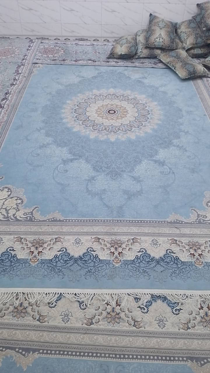 جوته للبيع نوع كاشان اصلي عدد 3قطع القياس 4في3 مع سجادات عدد 2 قياس 12متر ..السعر خاص العنوان البصره العشار رقم الهاتف ***********
