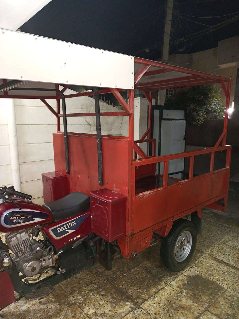 السلام عليكم ستوته دايوان موديل 20 أوراق كامله مدفوع گمرگها من شركه المصطفى نضيفه  جدا السعر 1700 موبايل ***********
