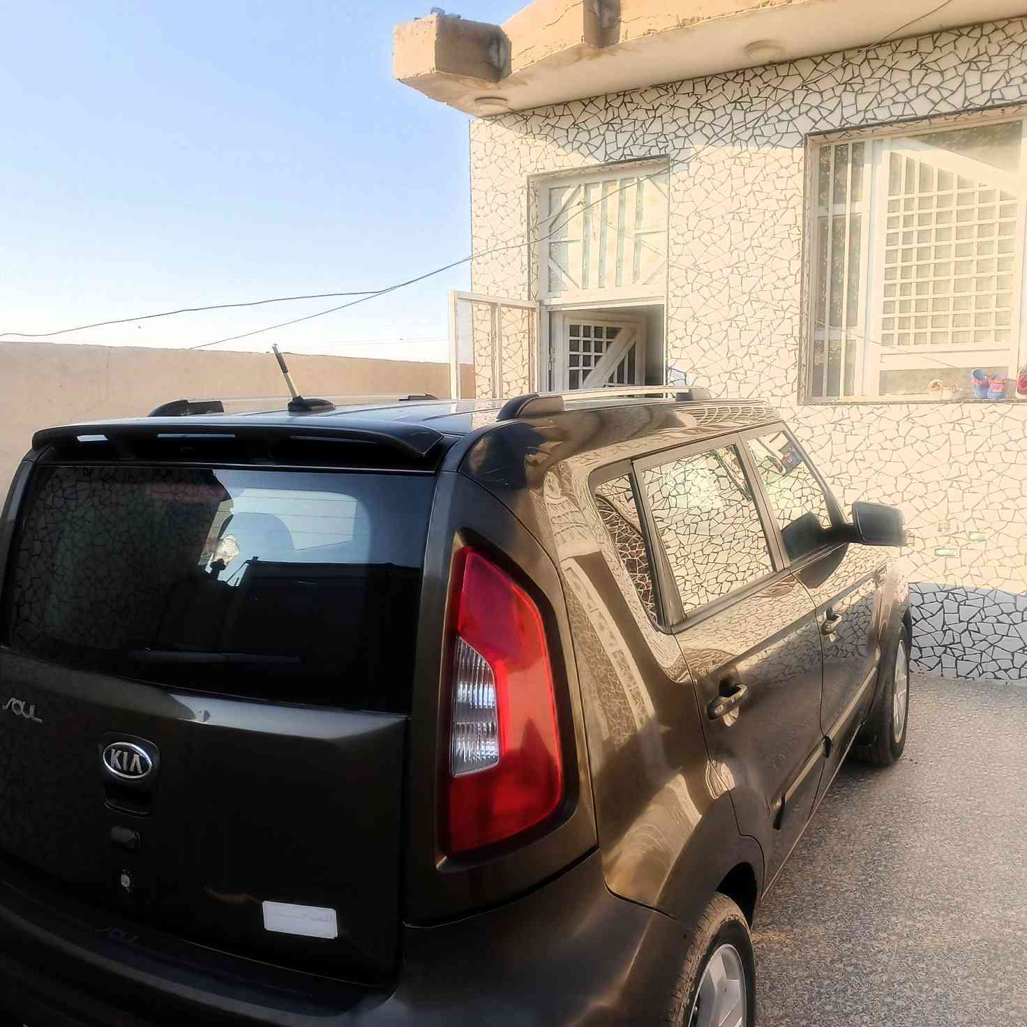 كيا صول 2012 امريكي
‏محرك 2000  دوش المرغوب
‏كامره بلاديه
‏تبريد ثلج
‏كير  اوتماتيك وعادي
‏نظام ECO اقتصادي بالبنزين 
‏نظام ABS
‏ويل كب 
‏نشره ضوئيه داخليه متغيرة الالوان
‏تحكم سرعه
‏ستيرن 3 وضعيات قياده
‏اشاير بالمري
‏حداديه جديده
‏تخم تاير 
‏هزة جديده 
‏رقم  انكليزي بغداد السيارة باسمي 
‏حادثها جاملغ وبنيد على البارد  ما بيها قطعه امبدله وبيها سونار 
‏السعر ٩٠ وبيها مجال قليل 
للاتصال رقم الهاتف *********** وبي واتساب
