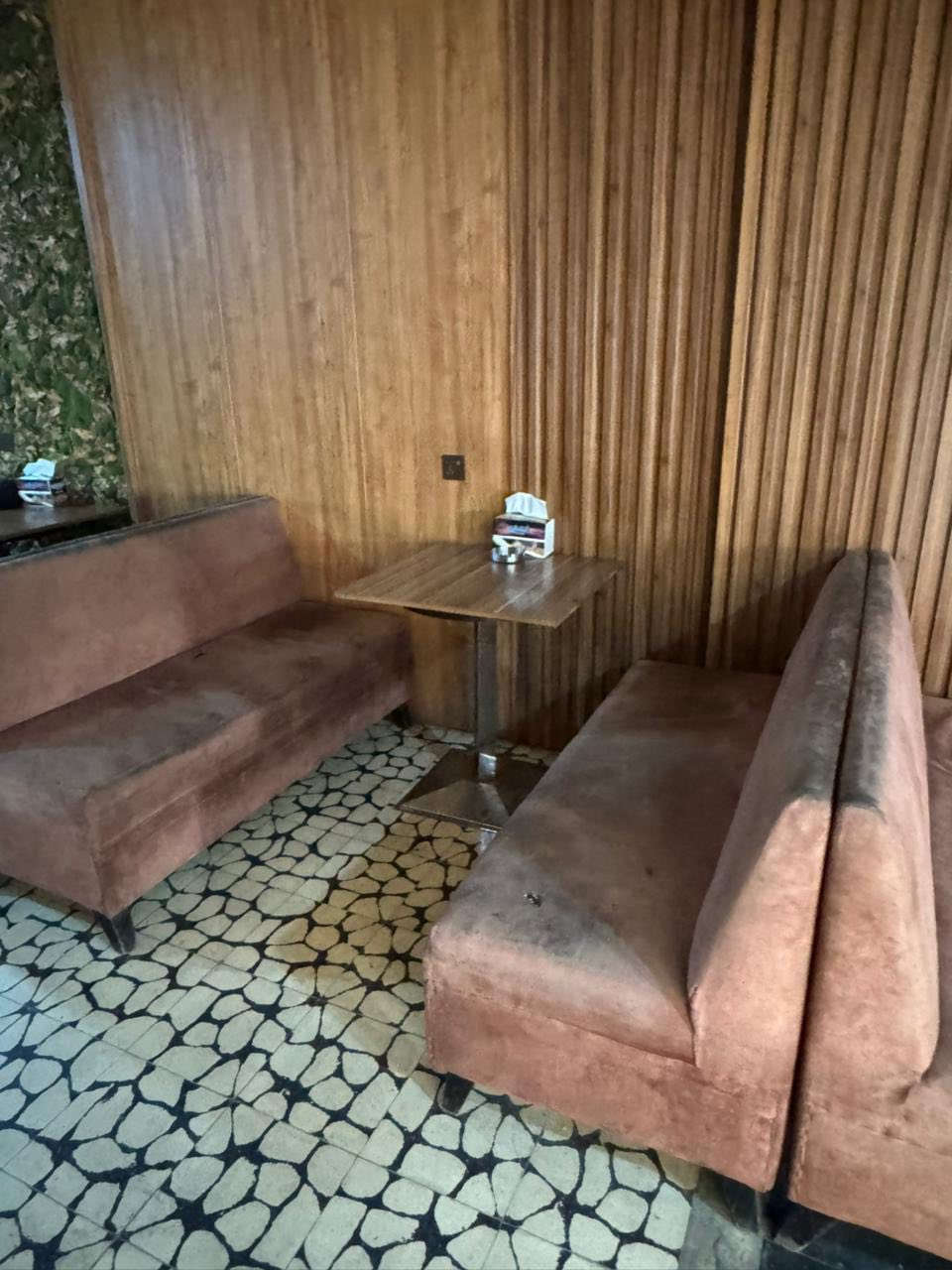 تخومه مستعمله مال كوفي البيع بيع شلع العد10طوال)(6صغار )(15طاوله)(16 كرسي قيم وخض رقم الهاتف ***********
