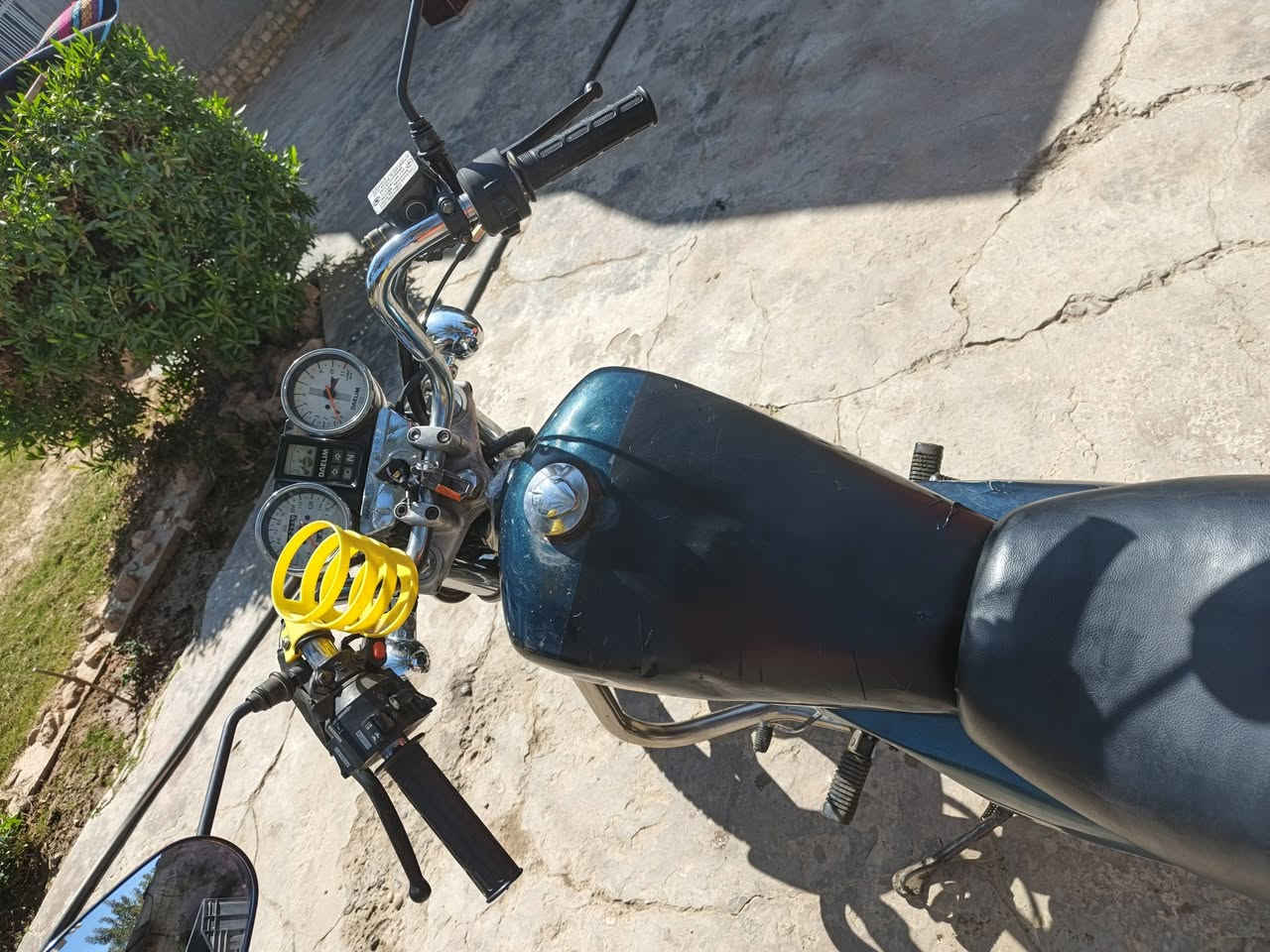 دايلم للبيع مكينه مبدل بيه بس لاستيك ولف بلاديه كهربائية محرك زوج تاير موطور نضيف نعومه كلشي بي شغال السعر ٥٧٥ وبيه مجال ***********
