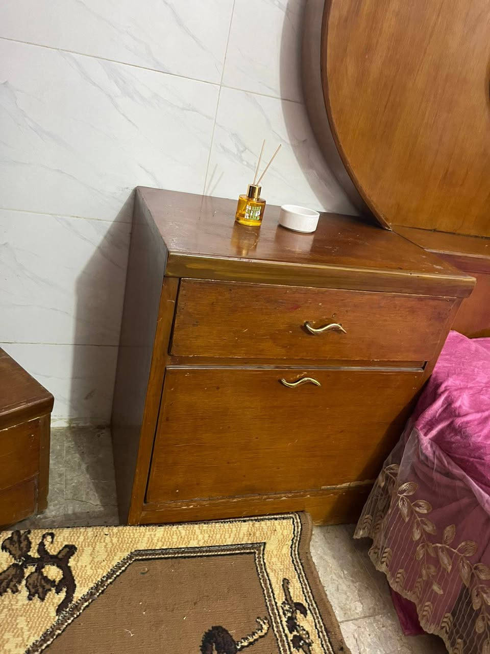 سلام عليكم
غرفه نوم عراقية خشب جدا ثقيل تكمه للبيع غرفه الله شاهد نظيف عوزها فقط صبغ 
مكاني بغداد الشعب السعر ٣٥٠ وبيها مجال 
للاستفسار خاص


**إذا كنت صاحب هذا الإعلان وتريد حذفه لأي سبب، رجاءا أرسل رسالة إلى الدعم الفني**