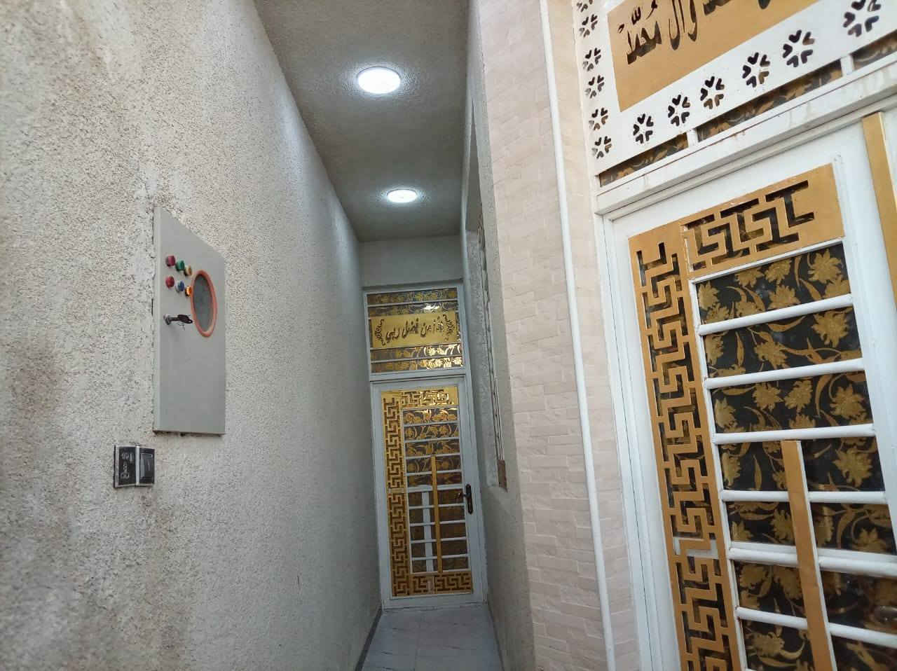 سلام عليكم بيت 100 متر في كربلاء حي العسكري قطاع 16 موقع البيت مقابل الشارع العام طابقين بناء حديث ***********
