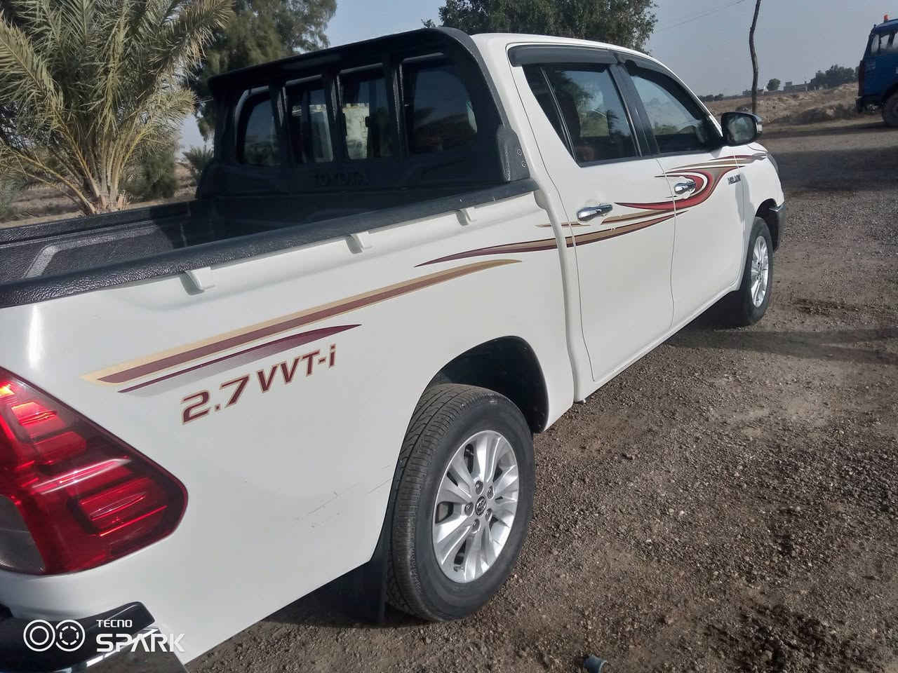 سلام عليكم بيكم هايلوكس 2016 كويتي اصل بلكارتون اخت الزيرو  كفاله عامه رقم واسط بأسمي تحولي مباشر
 غير موجود على الفيس
التواصل ***********
